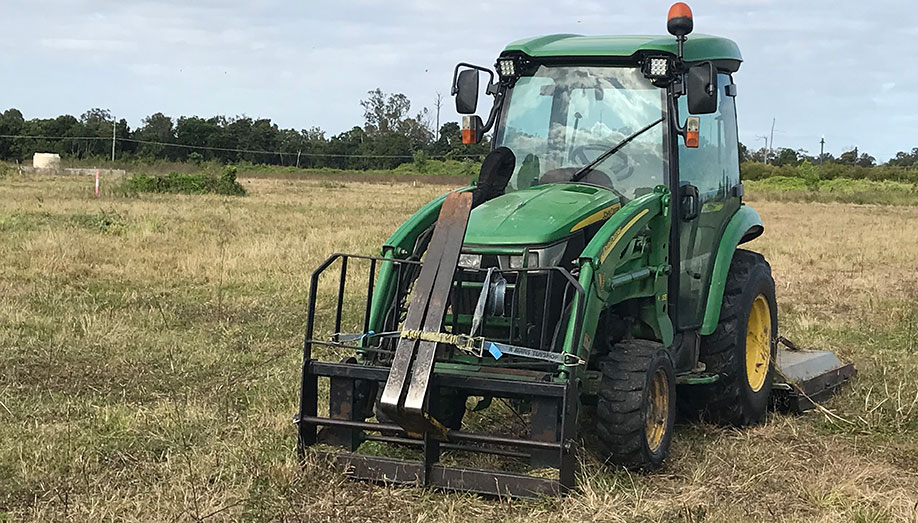 2015 John Deere 3045r 4x4 tractor